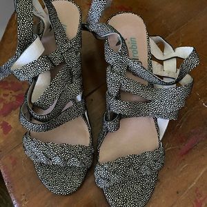 Faryl Robin size 7 sandal